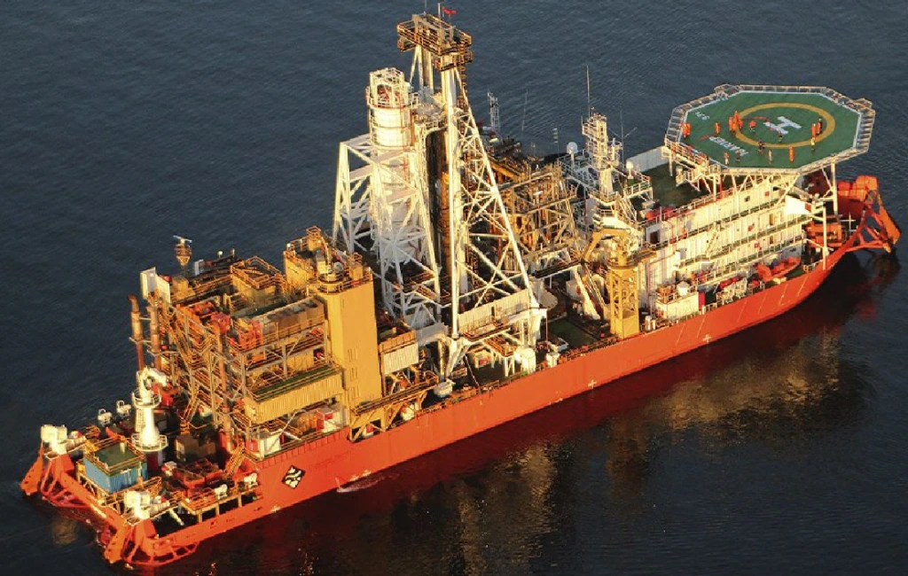 Diamond recovery vessel AMV#3 at sea, seen from above