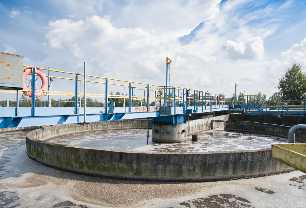 Water treatment clarifier with walkway